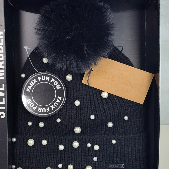 Steve Madden 2pc Gift Set - Phone Crossbody w/ Matching Beanie Hat Gift Box Set - Picture 12 of 16